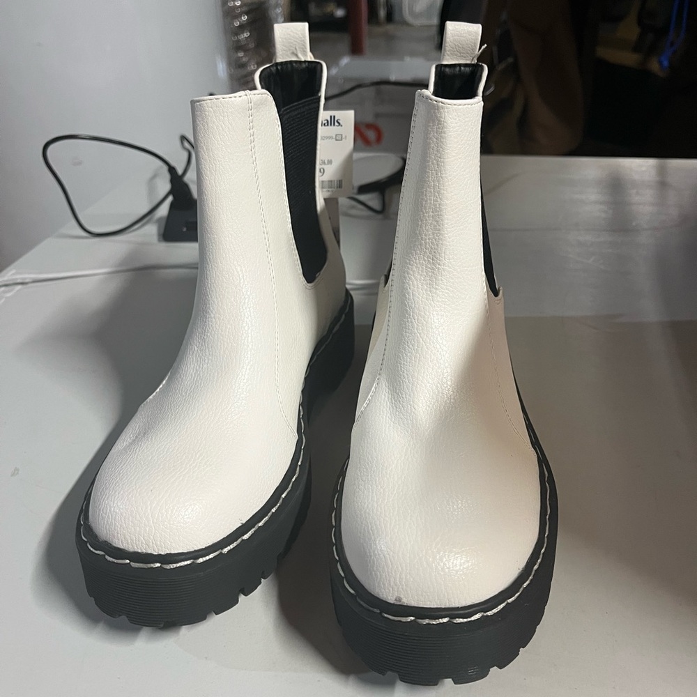 Women's White Chelsea Boots